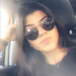 Meet your Posher, Emanouela